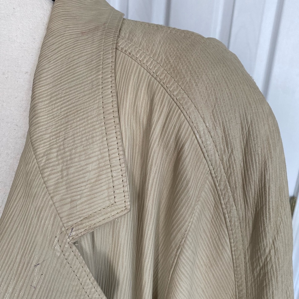 RARE EUROPEAN VINTAGE LEATHER JACKET WITH SHOULDER PADS & POCKETS - Picture 15 of 16